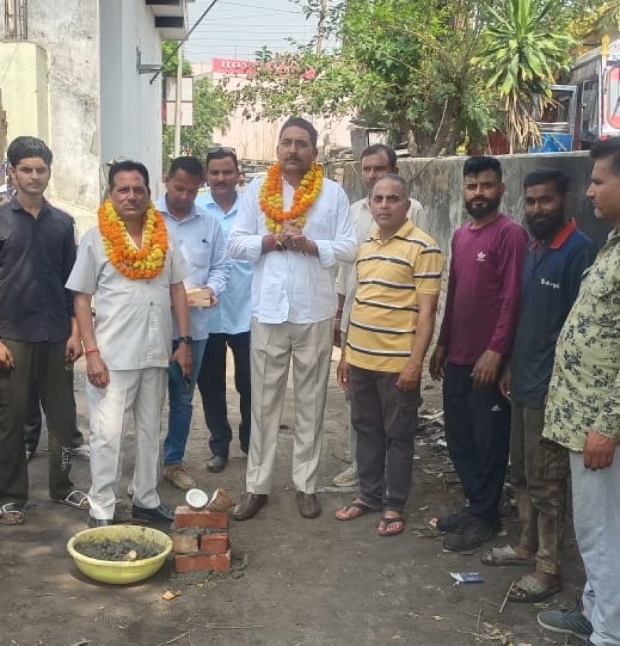 Uttarakhand News: चेयरमैन गित्ते ने गाँधीनगर में किया टाईल्स रोड का शिलान्यास। 