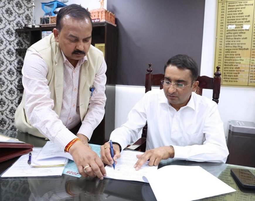 Lucknow News: विशाल सिंह ने निदेशक सूचना का पदभार ग्रहण किया, विभागीय अधिकारियों के साथ बैठक कर दिये जरूरी निर्देश। 