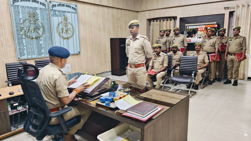 Hardoi News: SP ने बीट आरक्षियों की बैठक ली, जनसुनवाई में 35 शिकायतें सुनीं तथा रात्रि नाकाबन्दी के दौरान बेरियर ड्यूटी का निरीक्षण किया