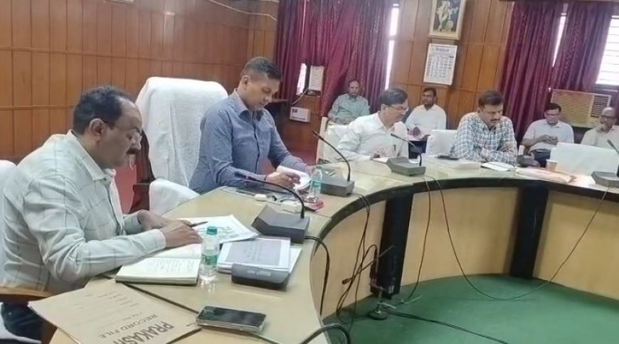 Azamgarh News: निर्माण कार्यों में गुणवत्ता किसी भी दशा में खराब नहीं मिलनी चाहिए: मण्डलायुक्त