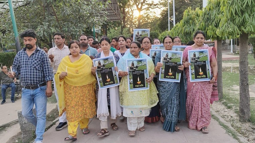 Hardoi News: पहलगाम आतंकी हमले में मृतकों को श्रद्धांजलि देने को कैंडल मार्च और शोक सभा का आयोजन। 