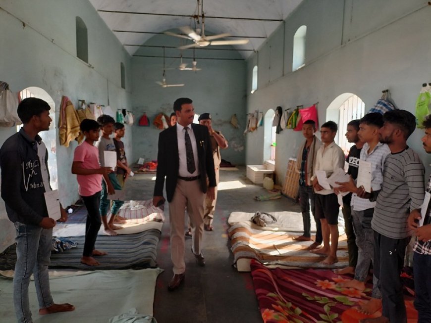 Hardoi News: अपर जिला जज/सचिव जिला विधिक सेवा प्राधिकरण द्वारा जिला कारागार का निरीक्षण किया गया।