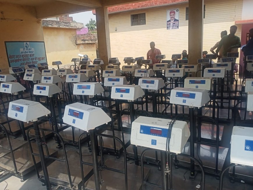 Sitapur News: पूर्ति निरीक्षक मिश्रित द्वारा कांटो का कराया गया प्रमाणीकरण