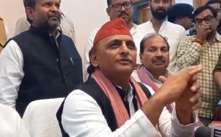 Ballia News: पूर्व मुख्यमंत्री अखिलेश यादव का बड़ा बयान- कहा कि अभी कुछ मत पूछिए देखते रहिए, बीजेपी में बड़े पैमाने पर भगदड़ होने वाली है।