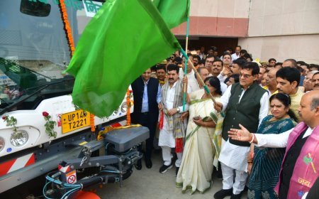 Lucknow News: नगर विकास मंत्री ने शहर की साफ सफाई हेतु 17.26 करोड रुपए लागत की आधुनिक मशीनों को हरी झंडी दिखाकर नगर को समर्पित किया 