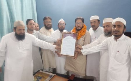 Deoband News: सेवानिवृत्त हुए उर्दू अध्यापक सय्यद वजाहत शाह और सरवर उस्मानी को प्रशस्ति पत्र और शाल ओढाकर किया गया सम्मानित। 