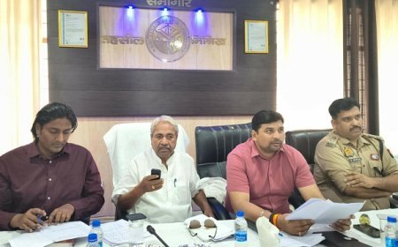 Sitapur News: जिलाधिकारी अभिषेक आनंद एवं पुलिस अधीक्षक अंकुर अग्रवाल ने जनसमस्याएं सुनीं, अधिकारियों को पारदर्शी व प्रभावी निस्तारण के निर्देश।