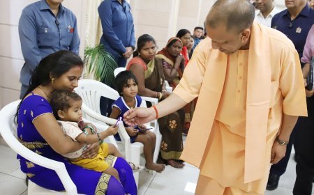 Lucknow News: हर चेहरे पर खुशहाली सरकार की प्राथमिकता, CM ने रविवार को किया 'जनता दर्शन (Janta Darshan)' प्रदेश भर से आये लोगों की सुनीं समस्याएं 