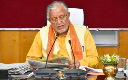 Lucknow News: प्रभारी मंत्री सुरेश कुमार खन्ना ने पुलिस अधिकारियों के साथ जनपद की कानून व्यवस्था की समीक्षा की