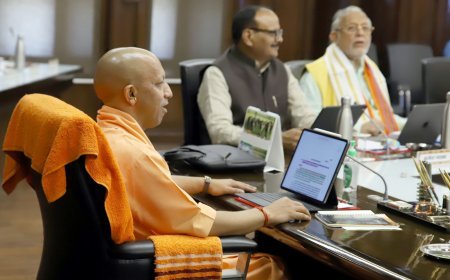 Lucknow News: योगी (Yogi) सरकार का ऐतिहासिक निर्णय, उत्तर प्रदेश बनेगा ग्लोबल सेवा का हब, जीसीसी नीति से बदलेगा प्रदेश का भविष्य, 2 लाख नई नौकरियों की उम्मीद