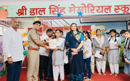 Hardoi News: हरदोई में मेधावी छात्र-छात्राओं का हुआ सम्मान- एसपी नीरज कुमार जादौन ने पढ़ाया अनुशासन और ट्रैफिक नियमों का पाठ। 