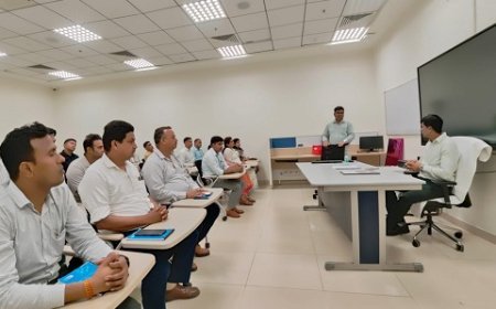 Lucknow News: नोएडा इंटरनेशनल एयरपोर्ट पर ‘सतर्कता का पर्याय’ बनेगी यूपी पुलिस, जल्द ही 131 पुलिसकर्मी संभालेंगे मोर्चा। 