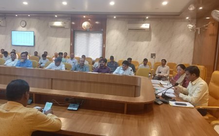 Hardoi News: DM की अध्यक्षता में हुई ग्राम्य विकास एवं पंचायती राज विभाग की बैठक