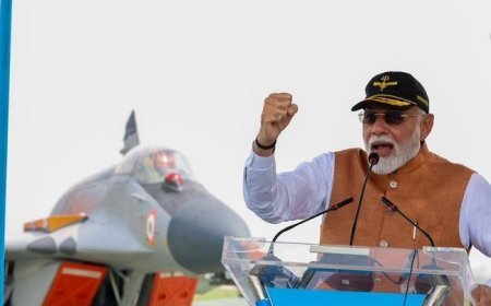 UP News: 'भारत माता की जय से दुश्मन थर-थर कांपते हैं'- PM मोदी का आदमपुर एयरबेस से जोशीला संबोधन।