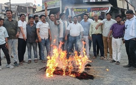 MP News: विवादित टिप्पणी पर बैतूल में  कांग्रेस का विरोध प्रदर्शन, जिला कांग्रेस कमेटी ने लल्ली चौक पर फूंका मंत्री विजय शाह का पुतला। 