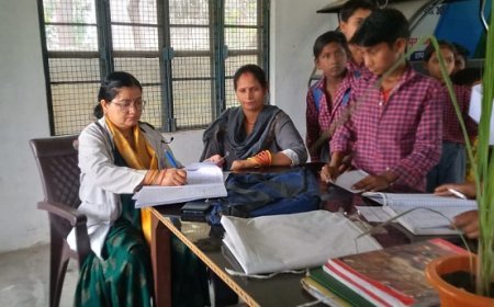 UK News: होम्योपैथिक शिविर में स्वास्थ्य परीक्षण किया। 