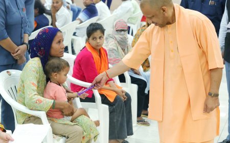 Lucknow News: CM ने सोमवार को किया 'जनता दर्शन', प्रदेश भर से आये लोगों की सुनीं समस्याएं, कहा- प्रदेशवासियों की सुरक्षा और सम्मान ही सरकार का ध्येय