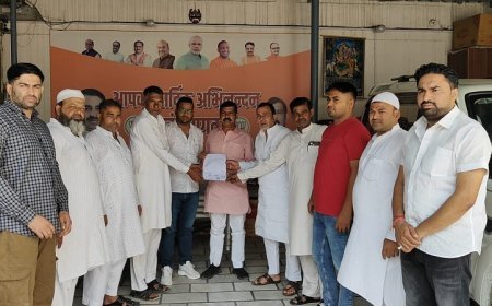 Deoband News: कर नियमावली को लेकर पालिका सभासदों ने जताई आपत्ति, ज्ञापन सौंपा। 