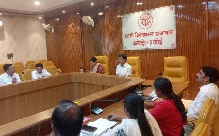 Hardoi News: जिलाधिकारी की अध्यक्षता में हुई पशुपालन विभाग की बैठक। 