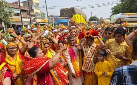 Hathras News: भव्य कलश यात्रा के साथ श्रीमद्भागवत कथा शुरू। 