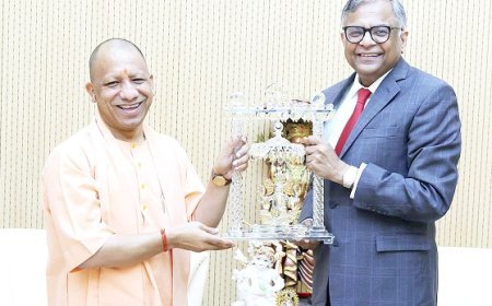 मुख्यमंत्री योगी आदित्यनाथ से टाटा संस के चेयरमैन एन. चंद्रशेखरन की शिष्टाचार भेंट, औद्योगिक विकास पर गहन चर्चा। 