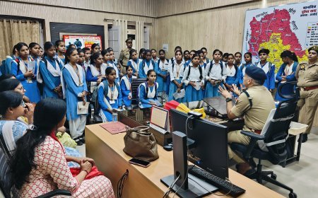 Hardoi News: हरदोई में आर्य कन्या पाठशाला के बच्चों ने पुलिस कार्यालय का किया भ्रमण, SP से संवाद कर पुलिस कार्यशैली की प्राप्त की जानकारी
