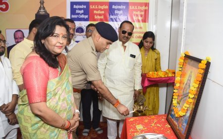 Hardoi News: मेधावियों को सम्मानित कर SP जादौन ने दी सकारात्मकता की सीख, स्वामी कल्याणानंद पीजी कॉलेज में प्रतिभा सम्मान समारोह संपन्न 