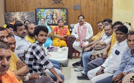 Hardoi News: ‘मन की बात’ के 122वें संस्करण में PM मोदी ने आतंकवाद के खिलाफ एकजुटता का किया आह्वान, हरदोई में भाजपा नेताओं ने सुना उद्बोधन