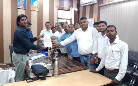 Sitapur News: अधिवक्ताओ ने की एग्रीमेंट के आधार पर प्लॉटिंग रोकने की मांग, उपजिलाधिकारी को दिया ज्ञापन।