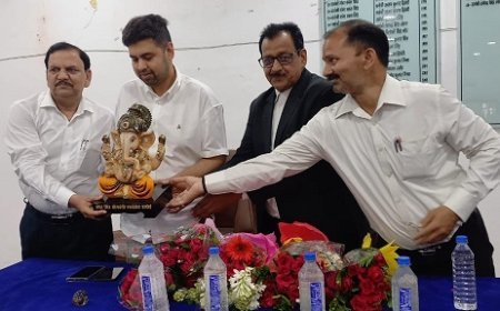 Hardoi News: अधिवक्ताओं के सहयोग से त्वरित और गुणवत्तापूर्ण न्याय सुनिश्चित करेंगे- जिलाधिकारी अनुनय झा। 