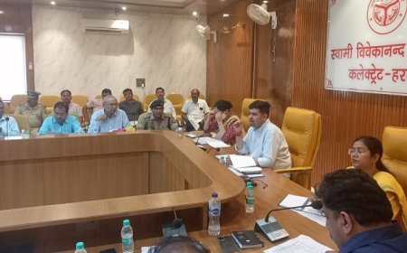 Hardoi News: जिलाधिकारी की अध्यक्षता में हुई उद्योग व व्यापार बंधु की बैठक। 