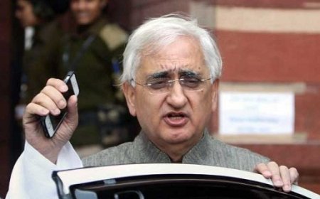 Politics News: कांग्रेस नेता सलमान खुर्शीद (Salman Khurshid) का पाकिस्तान प्रेम आया सामने, ऑपरेशन सिंदूर के बाद सीजफायर पर उठाए बेतुके सवाल। 
