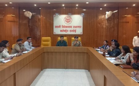 Hardoi News: जिलाधिकारी की अध्यक्षता में नगर निकाय बैठक: कूड़ा गाड़ियों की उपलब्धता पर जोर। 