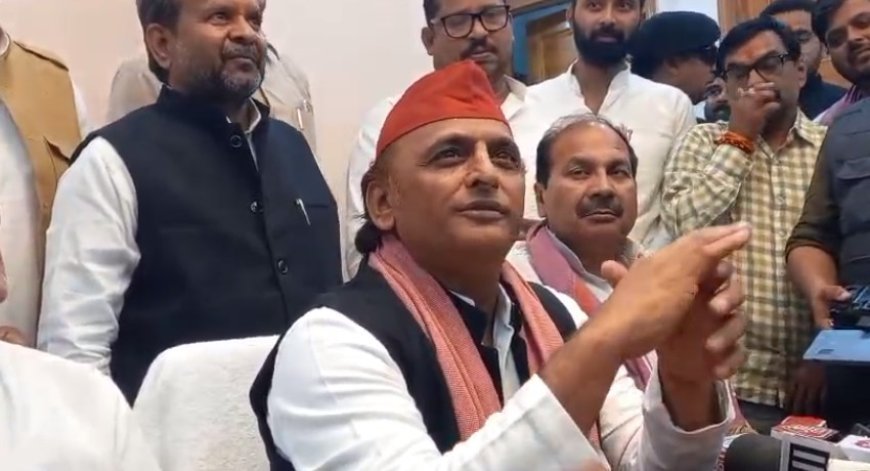 Ballia News: पूर्व मुख्यमंत्री अखिलेश यादव का बड़ा बयान- कहा कि अभी कुछ मत पूछिए देखते रहिए, बीजेपी में बड़े पैमाने पर भगदड़ होने वाली है।