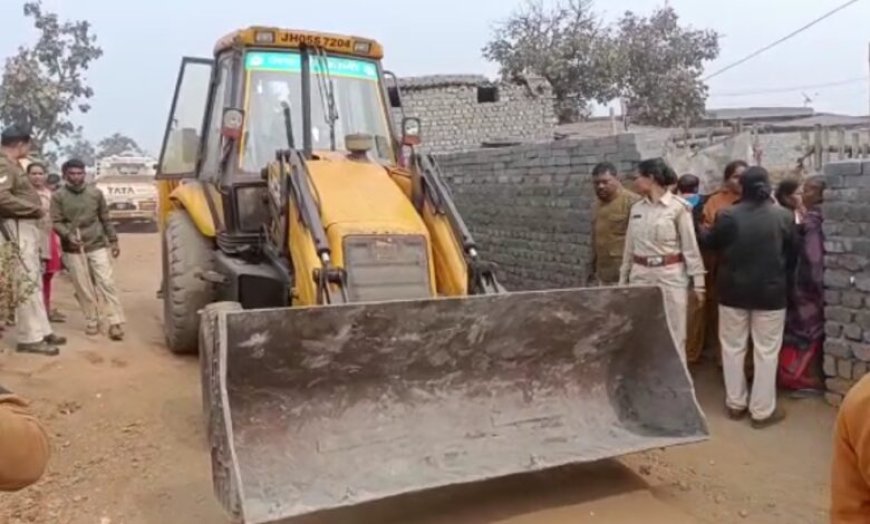 Lucknow News: अवैध धार्मिक संस्थानों पर भी सख्त कार्रवाई, बॉर्डर से सटे इलाकों में चलाया गया व्यापक अतिक्रमण हटाओ अभियान