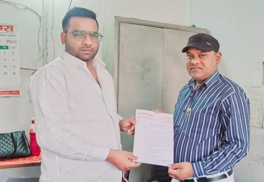 Deoband News: वार्ड में गंदगी से पटे नाले की सफाई को लेकर सभासद वाजिद मलिक ने अधिशासी अधिकारी को सौंपा ज्ञापन। 