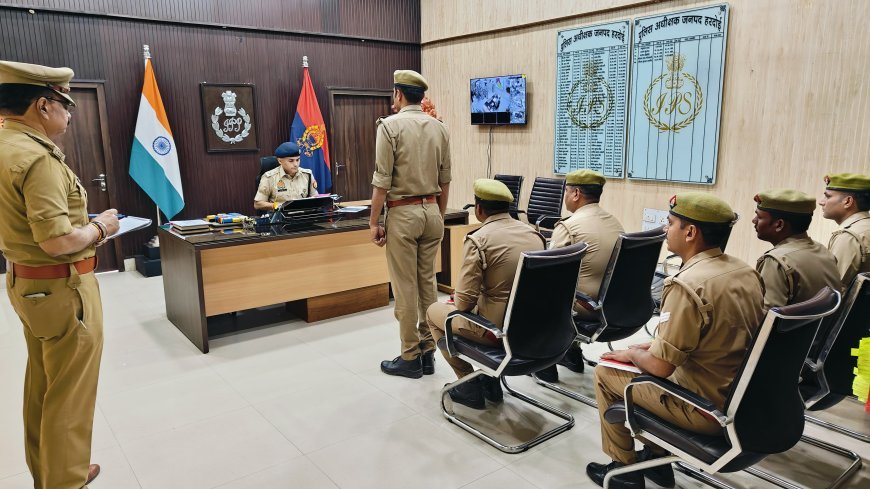 Hardoi News: हरदोई (Hardoi) में SP ने की बीट आरक्षियों की समीक्षा: पश्चिमी जोन के 11 आरक्षियों को दिए गए आवश्यक दिशा-निर्देश