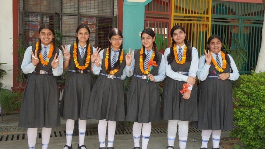 Deoband News: 98% के साथ वंदन मित्तल ने प्राप्त किया द दून वैली में प्रथम स्थान। 