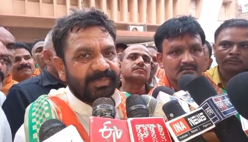 Ballia News: भारतीय सेना के सम्मान में निकाली गयी तिरंगा यात्रा में शामिल हुए सांसद प्रदेश सरकार के मंत्री विधायक, आम नागरिको का उमड़ा जन सैलाब। 