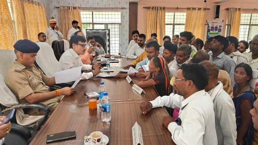 Hardoi News: जिलाधिकारी व पुलिस अधीक्षक ने सुनी लोगों की समस्याएं। 