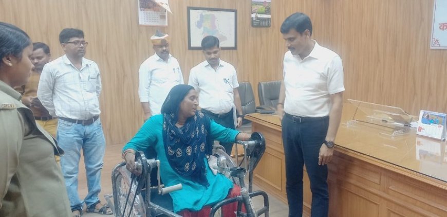 Hardoi News: एक समस्या को लेकर आयी दिव्यांग महिला को मिला तीन अन्य योजनाओं का उपहार। 