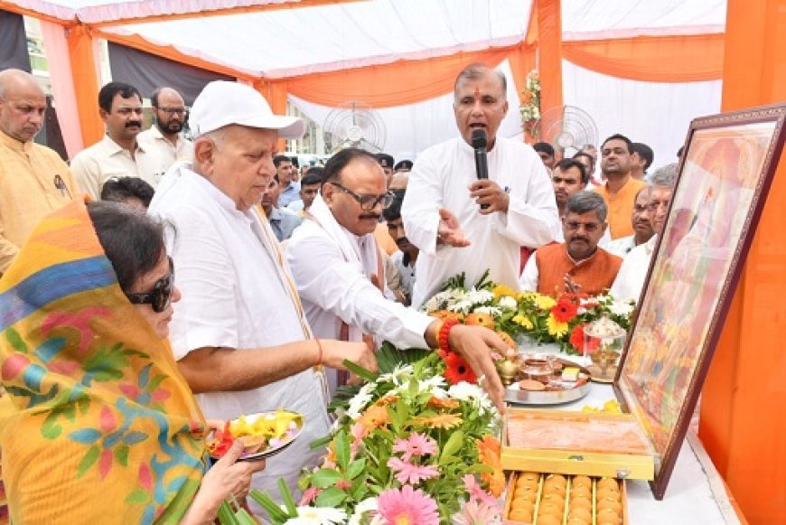 Lucknow News: कृषि मंत्री सूर्य प्रताप शाही द्वारा द्वितीय बड़े मंगल पर हजरतगंज में कराया गया भंडारा। 
