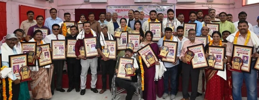 Prayagraj News: ‘गुफ़्तगू साहित्य समारोह-2025’- 35 प्रतिभावान लोगों को मिला अवार्ड। 