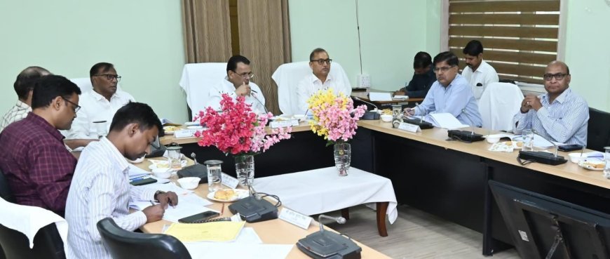 Lucknow News: मंत्री नरेंद्र कश्यप ने की डॉ. शकुन्तला मिश्रा राष्ट्रीय पुनर्वास विश्वविद्यालय की समीक्षा, दिव्यांगजन छात्रों से संवाद कर फीडबैक लिया