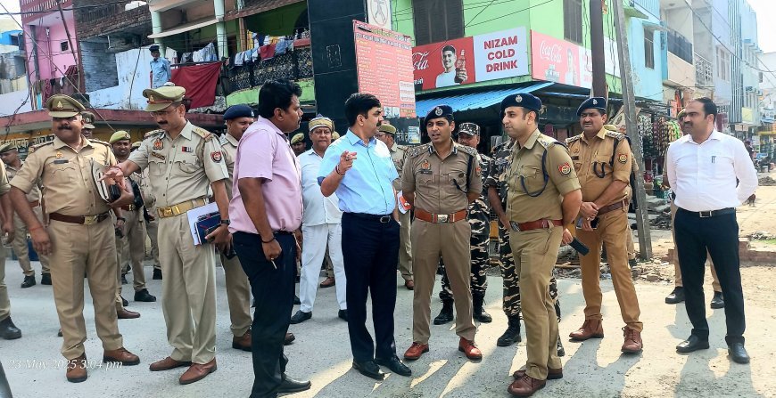 Siddharthnagar News: मंडलायुक्त और DIG ने इंडो-नेपाल बॉर्डर का किया दौरा, अवैध गतिविधियों पर लगाम के लिए दिए कड़े निर्देश