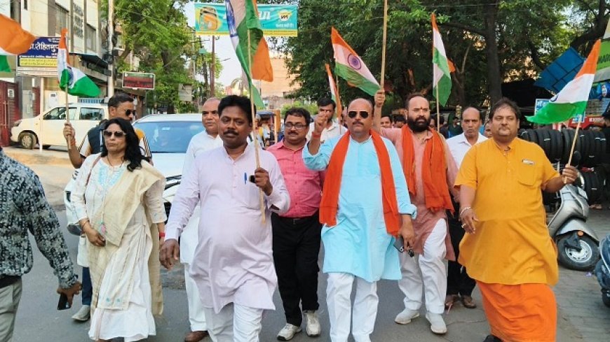 Kanpur News: सेना के सम्मान में प्रबुद्ध प्रकोष्ठ द्वारा तिरंगा यात्रा। 