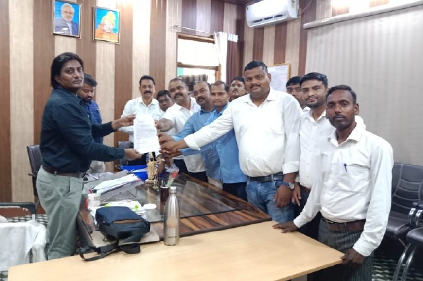 Sitapur News: अधिवक्ताओ ने की एग्रीमेंट के आधार पर प्लॉटिंग रोकने की मांग, उपजिलाधिकारी को दिया ज्ञापन।