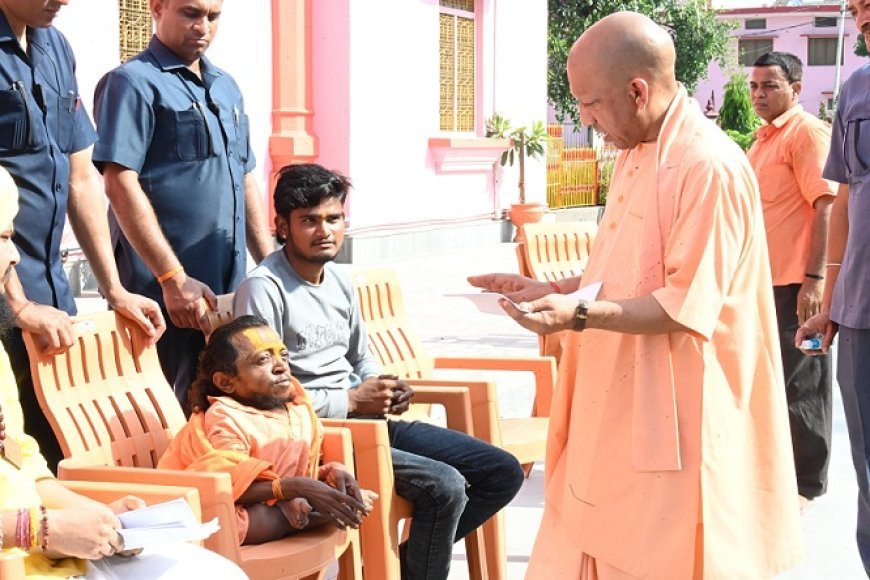 Gorakhpur News: कन्नौज के दिव्यांग पुजारी ने की मुख्यमंत्री से मुलाकात- मंदिर न बनने देने की शिकायत पर सीएम ने कहा, जांच कराकर होगी न्यायपूर्ण कार्रवाई। 