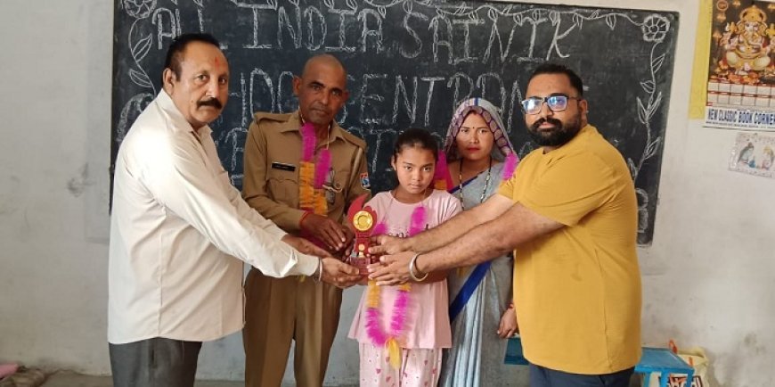 Bazpur News: सिल्वर वैली स्कूल की छात्रा हर्षित का चयन सैनिक स्कूल घोड़ाखाल नैनीताल मे हुआ। 