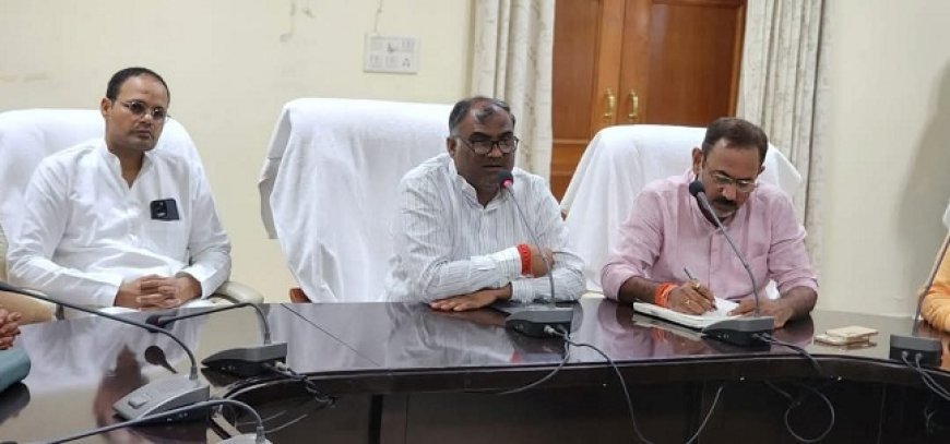Ambedkar Nagar News: जिला प्रभारी मंत्री ने की भाजपा कार्यकर्ताओं संग बैठक, कार्यक्रमों की सफलता पर जोर। 